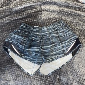 Black/ White Lululemon Hotty Hots size 4 (2.5 inch inseam)